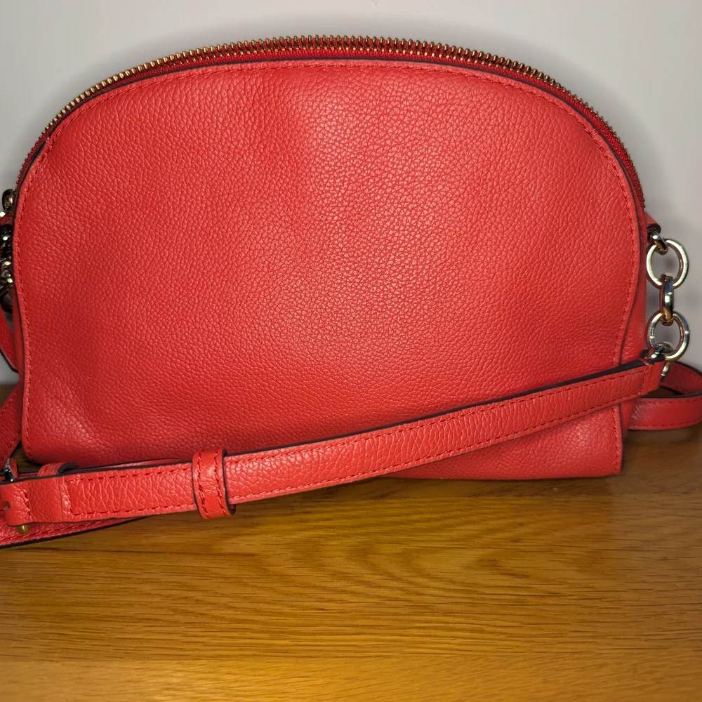 🛍️PRICE DROP🛍️ Kate Spade Larchmont Avenue Logo Tory Crossbody - Red - EUC - Picture 3 of 13